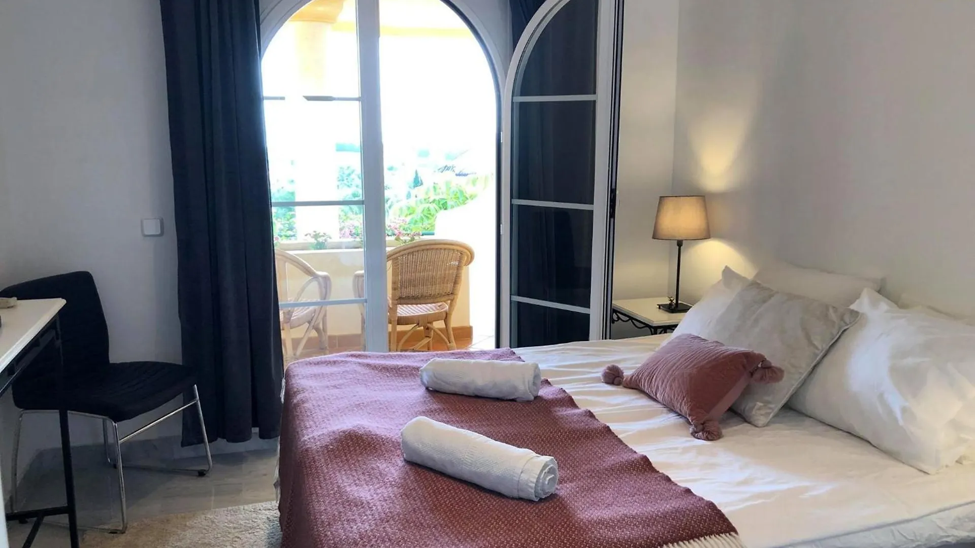 2-Bed Apartment - Sea View - 10M From Puerto Banus Marbella 0*,  Espanha